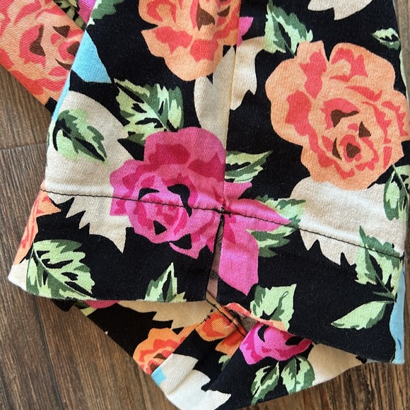 **3/$15**Floral crop pants-pedal pushers-capri - Picture 4 of 6